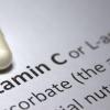 Vitamin C übernimmt viele wichtig Rollen im Körper.
