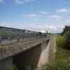 Je näher die neue Bahntrasse zwischen Ulm und Augsburg auf Höhe von
Bubesheim an die Autobahn A8 rückt, desto unwahrscheinlicher werden ein
Überholbahnhof und ein Regionalzughalt auf Bubesheimer Flur.