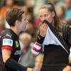 Die Handballerinnen Alina Grijseels und Xenia Smits waren unzufrieden mit dem letzten Testspiel.
