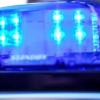 Zwei jugendliche Mädchen haben in Landsberg offenbar einen Pkw beschädigt. Die Polizei nimmt Hinweise entgegen.