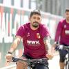 David Colina vorerst nicht mehr mit dem Rad zum Trainingsplatz des FC Augsburg fahren. Er wird erneut verliehen.