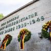 Gedenkkränze stehen am Ende einer Feierstunde der Bundesregierung sowie der Stiftung 20. Juli 1944 anlässlich des 78. Jahrestages des Attentats- und Umsturzversuchs gegen Hitler in der Gedenkstätte Berlin-Plötzensee. (Archivfoto)