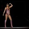 US-Sängerin Taylor Swift steht in der Veltins-Arena auf der Bühne. Bringt der Superstar auch in Deutschland die Erde zum Beben?