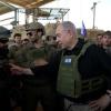 Vor Soldaten in Rafah spricht sich Netanjahu für deren längeren Verbleib an der Grenze zu Ägypten aus.