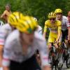 Tadej Pogacar im Gelben Trikot des Gesamtführenden auf der 19. Etappe der 111. Tour de France.