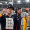Max Verstappen trägt vor dem Rennen in Katar im vergangenen Jahr eine Kühlweste.