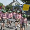 Beim Kinderfest-Umzug in Bäumenheim marschierten auch „Holzhackerbuaba“ mit