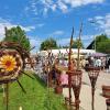 Auf dem Handwerkermarkt in Nordendorf konnten die Menschen nicht nur handgemachte Waren in einer unglaublichen Vielfalt kaufen, sondern sogar selbst etwas töpfern.