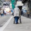 Oft zu Sparsamkeit gezwungen: Seniorinnen in Deutschland. (Symbolbild)