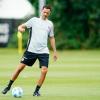 Eintracht-Trainer Dino Toppmöller erhofft sich von seiner Mannschaft Professionalität.