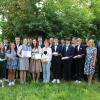 Die Einser-Absolventen der Donauwörther Realschule Heilig Kreuz zusammen mit (von rechts): Konrektor Thomas Rudischer, Schulleiter Wolfgang Mühldorfer und Konrektorin Barbara Färber.