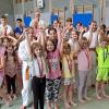 Beim Judo-Aktionstag der Grundschule West mit dem Polizeisportverein Königsbrunn lernten die Kinder Balance- und Abwehrübungen.