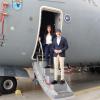 Yasmin Fahimi war zu Besuch bei Airbus Defence and Space in Manching. Das Bild zeigt die DBG-Bundesvorsitzende zusammen mit Thomas Pretzl, Betriebsratsvorsitzender bei Airbus in Manching, vor dem Transportflugzeug A400M.