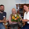 Leopoldine Girschikofsky aus Senden ist 103 Jahre alt geworden. Gratulanten waren Bürgermeisterin Claudia Schäfer-Rudolf und Fabian Engels, Heimleiter des Haus Konrad.