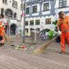 Nach dem Nabada und der Schwörmontag-Party liegt reichlich Müll entlang der Donau in Ulm und Neu-Ulm. Mitarbeiter der EBU machen seit 3 Uhr wieder sauber. 