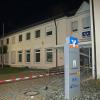 Zwei Geldautomaten sind in der Filiale der Raiffeisenbank Schwaben-Mitte in Altenstadt an der Iller gesprengt worden.