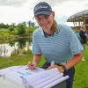 Die 18 Jahre alte Golferin Helen Briem spielt jetzt bei den Profis mit.