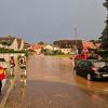 Nach dem Starkregen am Sonntagabend standen im Aichacher Ortsteil Klingen teilweise Straßen und Grundstücke unter Wasser.