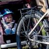 Kinder sollten erst ab einem Alter von über einem Jahr in einem Fahrradanhänger transportiert werden.