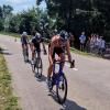 Starke Leistungen zeigen die jungen Triathleten des TSV Harburg. Das Bild zeigt Simon Naschwitz auf dem Fahrrad.