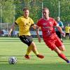 Der TSV Leitershofen (links Tim Lokodi) hatte gegen den FC Kleinaitingen mit 0:3 (rechts Niklas Hübner) mit 0:3 das Nachsehen.