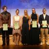 Die Werkenlehrerin Heike Lenz mit ihren Absolventen der Talentgruppe Werken, die mit einem Zertifikat des Kultusministeriums ausgezeichnet wurden.