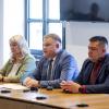Anlässlich der Übergabe eines Busses an die ukrainische Partnerstadt Bilhorod-Dnistrovskyi war Bürgermeister Vitalii Hrazhdan (Mitte) voriges Jahr zu Gast in Ulm. Jetzt werden gegen den Kommunalpolitiker schwere Vorwürfe erhoben. 