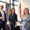 Außenministerin Annalena Baerbock (Grüne) besucht auf ihrer Sommerreise Hamburg. Am Rande kritisiert sie scharf den Umgang von Belarus mit einem Deutschen.