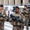 Sicherheitskräfte patrouillierten vor der Eröffnungsfeier durch die Straßen der französischen Hauptstadt.  
