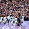 Frankreichs Rugby-Spieler feiern mit ihren Fans die Goldmedaille.