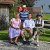 (Von links nach rechts) Prinzessin Elisabeth von der Leyen, Alfons Wagner (Initiator/Kassier Gartenbauverein), Bürgermeister Alexander Enthofer und Eleonore Mühlberg (1. Vorsitzende Gartenbauverein) nahmen an der Einweihung des neuen Dorfangers teil.