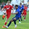 Nach der Partie gegen Kottern am Freitagabend (mit Benito Alisanovic im Zweikampf) erwarten die Rainer nun den FC Memmingen.