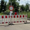 Die Zusambrücke nördlich von Zusamzell bleibt bis auf Weiteres gesperrt. Das Hochwasser hat die Fundamente freigespült, sodass Einsturzgefahr droht.