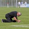 Wenn nötig, kümmerte sich Platzwart Bobby Graf auch per Hand um das Fußballfeld des TSV Landsberg.