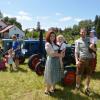 Bei strahlendem Sonnenschein haben die Besucherinnen und Besucher der Jakobi-Kirchweih Schlepper und Oldtimer aus verschiedenen Jahrzehnten begutachtet.