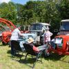 Bei strahlendem Sonnenschein haben die Besucherinnen und Besucher der Jakobi-Kirchweih Schlepper und Oldtimer aus verschiedenen Jahrzehnten begutachtet.