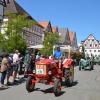 Bei strahlendem Sonnenschein haben die Besucherinnen und Besucher der Jakobi-Kirchweih Schlepper und Oldtimer aus verschiedenen Jahrzehnten begutachtet.