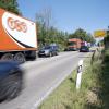 Der große Kreisverkehr im Landsberger Westen ist für drei Wochen gesperrt. Insbesondere in Fahrtrichtung Süden ging es deshalb am Montag zwischen Hurlach und Kaufering nur langsam voran.