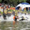 Der 18. VR-Triathlon Lauingen mit 652 Startern begann mit dem Schwimmen im Auwaldsee.