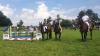 Barbara Zuber (links, Vorsitzende der Kreisreiter Donau-Ries) gratulierte den Siegern im A-Springen: (ab 2. von links) 3. Platz Hanna Wedel, 1. Platz Anni Wedel, 2. Platz Luca Schlapak.