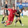 Noch nicht richtig in den Tritt gekommen sind die Rainer Fußballer (in Rot, mit Lukas Müller) in der noch jungen Bayernliga-Saison.