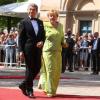 Angela Merkel mit Ehemann Joachim Sauer bei der Eröffnung der Bayreuther Richard-Wagner-Festspiele 2022: Wegen ihres leuchtend grünen Outfits wurde auch die ehemalige Bundeskanzlerin in den sozialen Medien zum «Brat Girl» ernannt.