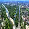 Wasser und Augsburg ist eine besondere Beziehung.  Hier in der Wolfzahnau fließen Wertach und Lech zusammen.