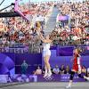 Korbleger von Elisa Mevius für das deutsche 3x3-Basketball-Team in Paris. Am Ende stand ein Sieg gegen Kanada. 