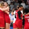 Die deutschen Basketballerinnen bejubeln den Viertelfinal-Einzug bei Olympia.