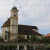 Die Wallfahrtskirche Herrgottsruh wird saniert. Derzeit finden Arbeiten im Dach über den Seitenschiffen statt. 