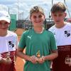 Die Teilnehmer und Sieger des Schülerturniers wurden auf der Jahreshauptversammlung der Tennis-Abteilung in Sielenbach geehrt: (von links) Joshua Brat (2. Platz), Max Greppmair (1. Platz), Lennox Stimmelmayr.