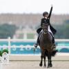 Jessica von Bredow-Werndl rettet Gold als Schlussreiterin.