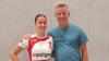 Landsberg Handball-Abteilungsleiter Roland Neumeyer begrüßt Neuzugang Hana Becirhodzic .