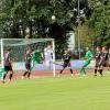 Eine Niederlage gab es für den TSV Nördlingen gegen den FC Pipinsried. Felix Käser scheitert hier an Gäste-Torwart Maximillian Retzer.